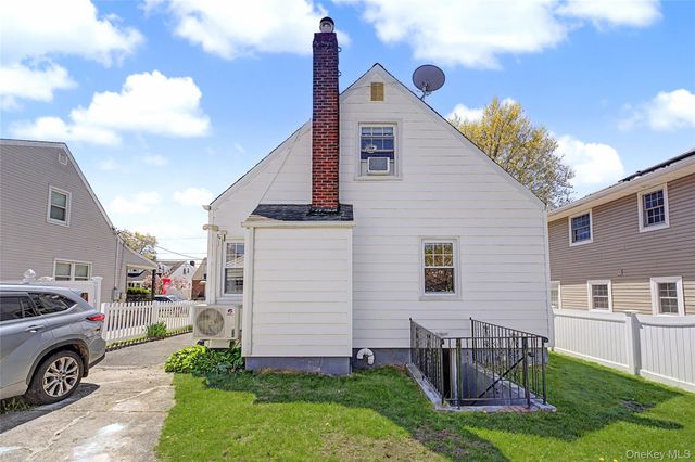 545 7th Avenue, New Hyde Park, NY 11040