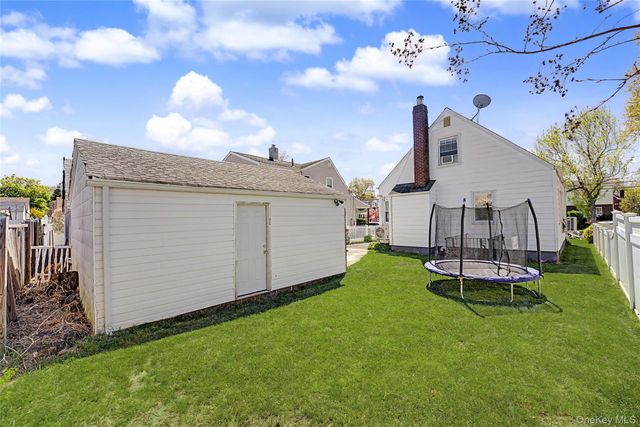 545 7th Avenue, New Hyde Park, NY 11040