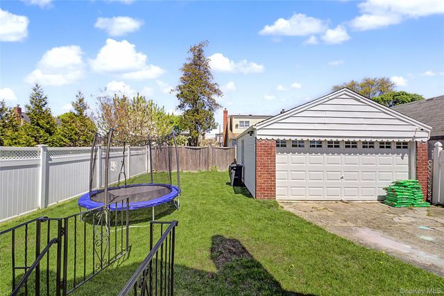 545 7th Avenue, New Hyde Park, NY 11040