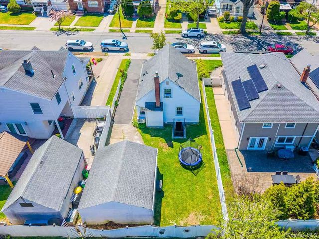 545 7th Avenue, New Hyde Park, NY 11040