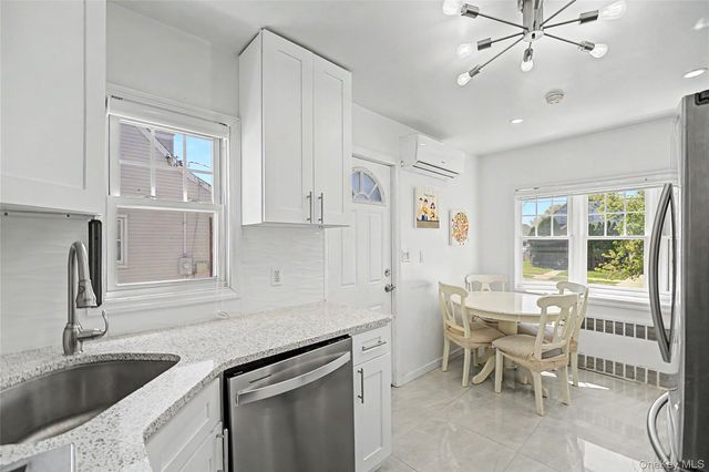 545 7th Avenue, New Hyde Park, NY 11040
