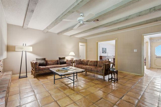 4202 Farhills DR, Austin, TX 78731