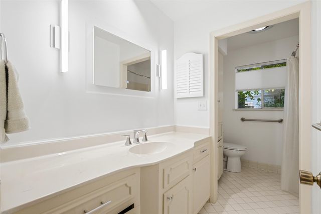4202 Farhills DR, Austin, TX 78731