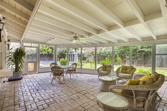 4202 Farhills DR, Austin, TX 78731