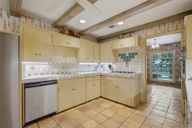 4202 Farhills DR, Austin, TX 78731