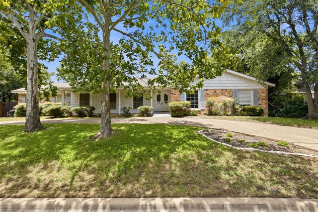 4202 Farhills DR, Austin, TX 78731