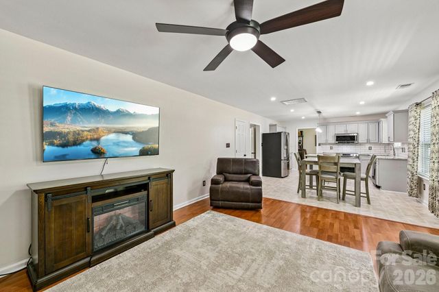 127 Elrosa Road, Mooresville, NC 28115