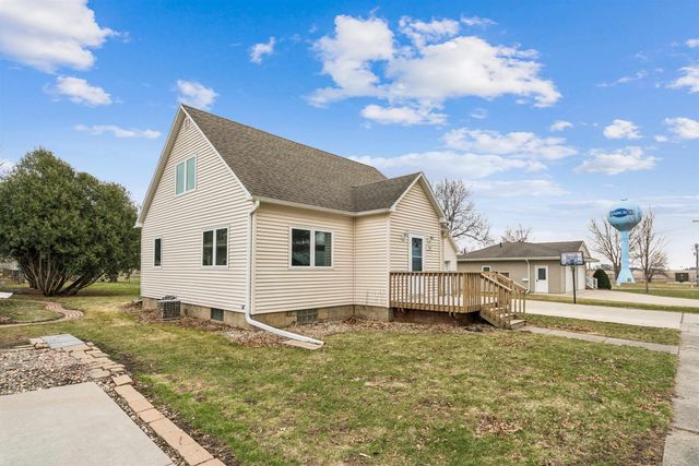 214 9th Street, Aplington, IA 50604