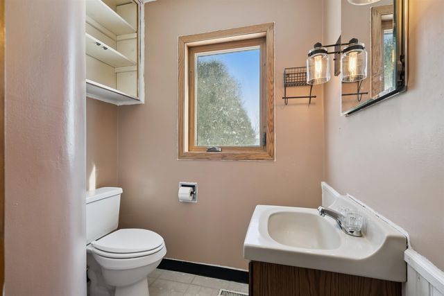 214 9th Street, Aplington, IA 50604