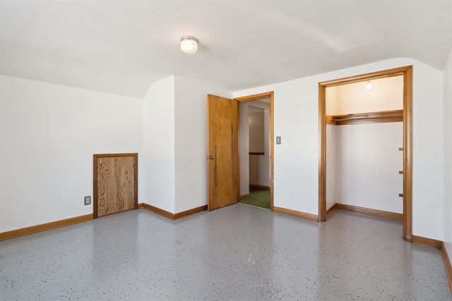 214 9th Street, Aplington, IA 50604