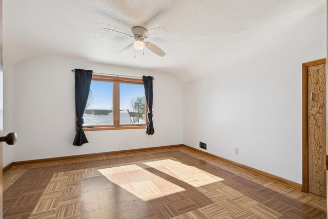 214 9th Street, Aplington, IA 50604