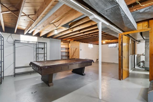 214 9th Street, Aplington, IA 50604