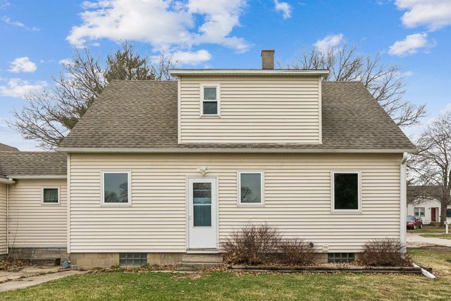 214 9th Street, Aplington, IA 50604