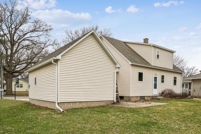 214 9th Street, Aplington, IA 50604