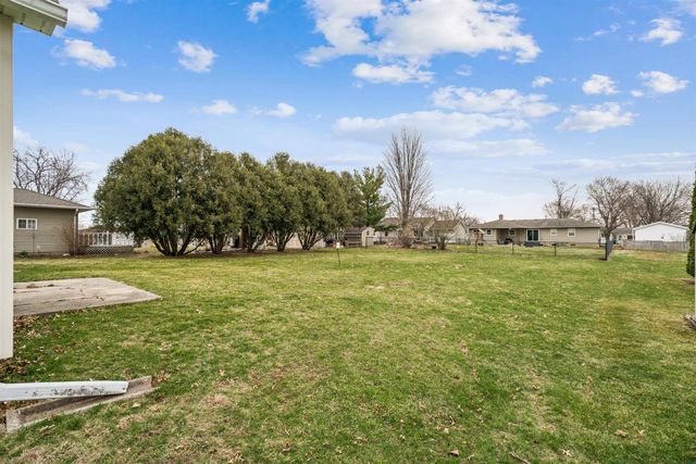 214 9th Street, Aplington, IA 50604