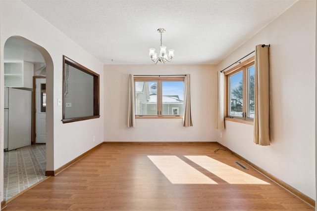 214 9th Street, Aplington, IA 50604