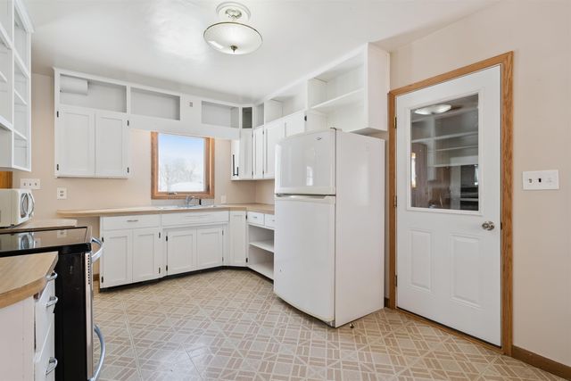 214 9th Street, Aplington, IA 50604