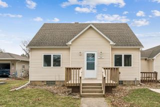 214 9th Street, Aplington, IA 50604