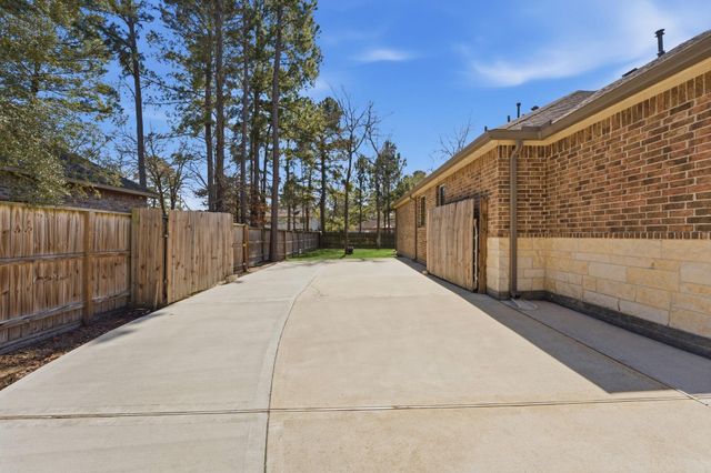 6919 Hayden Drive, Magnolia, TX 77354