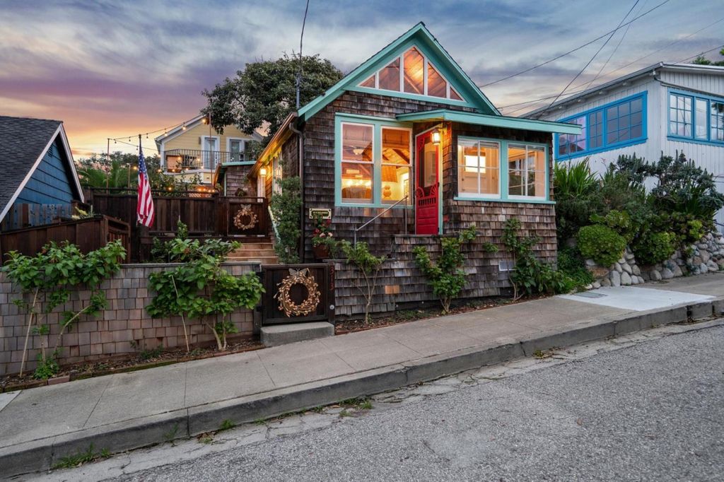 313 14th Street, Pacific Grove, CA 93950