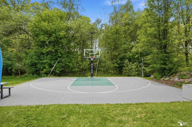 8437 Parkridge Drive, Dexter, MI 48130
