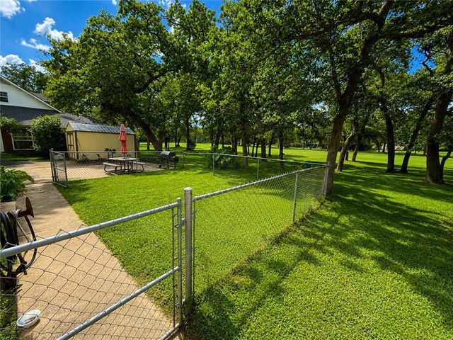 42 Golfview Drive, Hilltop Lakes, TX 77871
