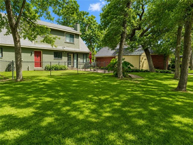 42 Golfview Drive, Hilltop Lakes, TX 77871