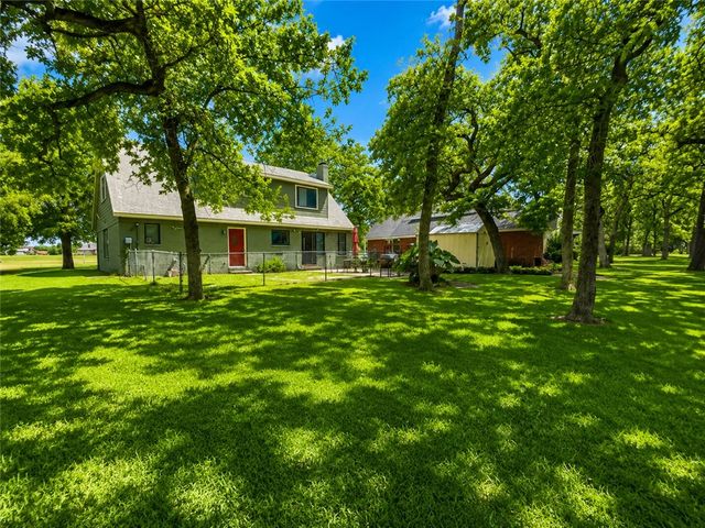 42 Golfview Drive, Hilltop Lakes, TX 77871