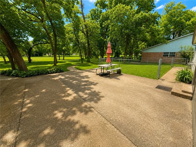 42 Golfview Drive, Hilltop Lakes, TX 77871