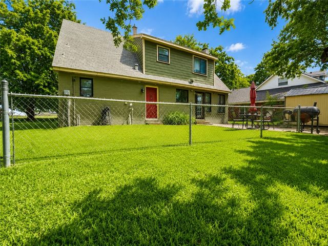 42 Golfview Drive, Hilltop Lakes, TX 77871