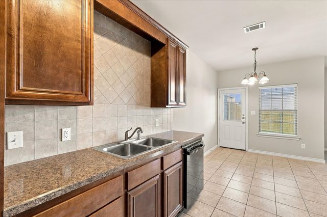 902 Parkplace Ridge, Princeton, TX 75407
