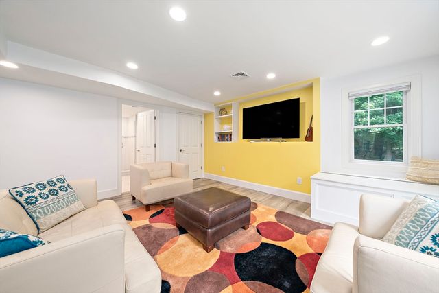 189 Bailey St, Canton, MA 02021