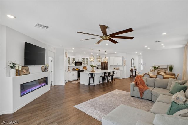 6525 Twin Brooks Avenue, Las Vegas, NV 89139