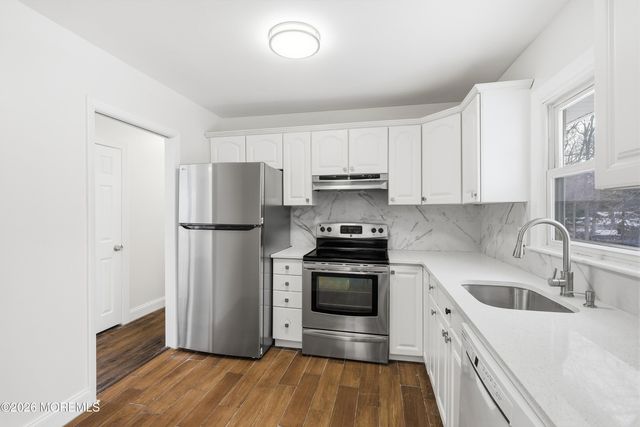 16 Crest Road, Jackson, NJ 08527