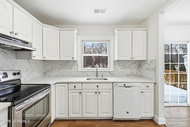 16 Crest Road, Jackson, NJ 08527