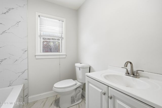 16 Crest Road, Jackson, NJ 08527