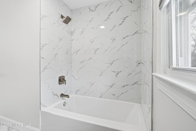 16 Crest Road, Jackson, NJ 08527