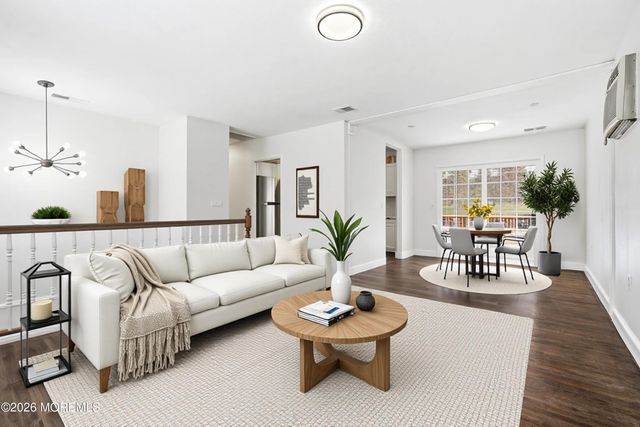 16 Crest Road, Jackson, NJ 08527