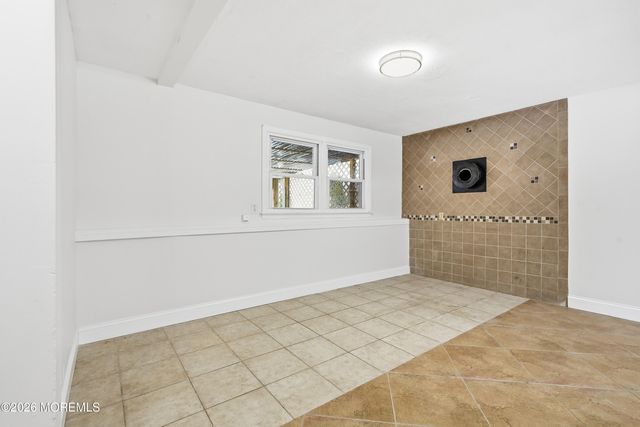 16 Crest Road, Jackson, NJ 08527