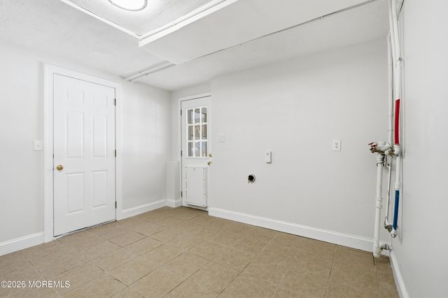 16 Crest Road, Jackson, NJ 08527