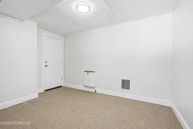 16 Crest Road, Jackson, NJ 08527