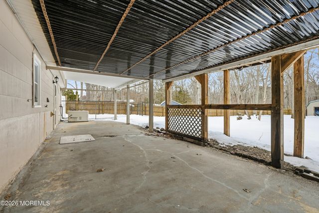 16 Crest Road, Jackson, NJ 08527