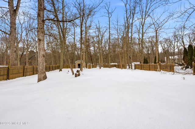 16 Crest Road, Jackson, NJ 08527