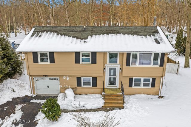 16 Crest Road, Jackson, NJ 08527