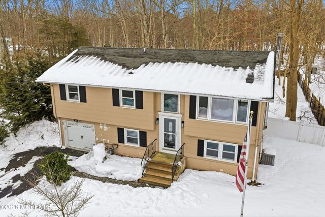 16 Crest Road, Jackson, NJ 08527