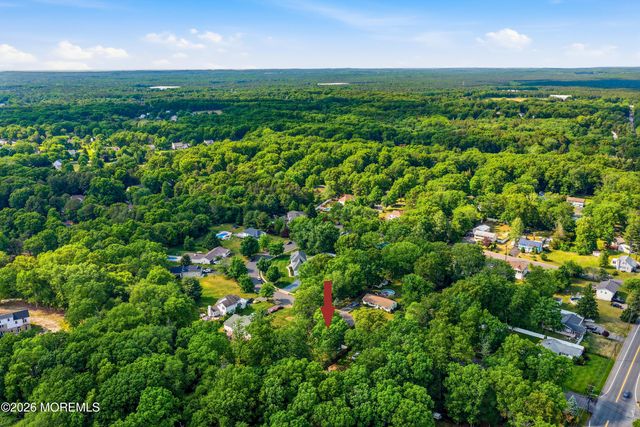 16 Crest Road, Jackson, NJ 08527