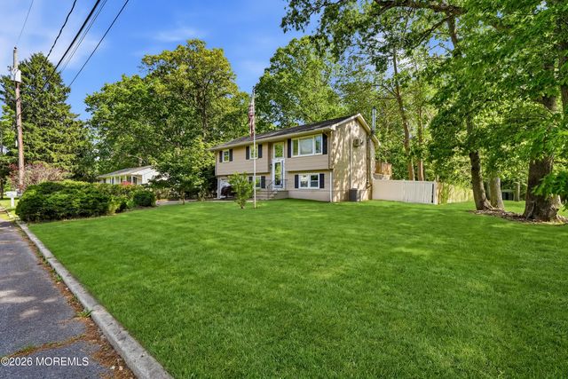 16 Crest Road, Jackson, NJ 08527
