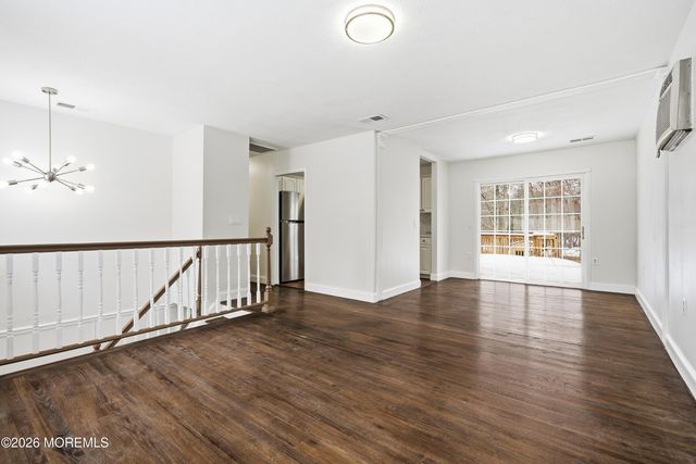 16 Crest Road, Jackson, NJ 08527