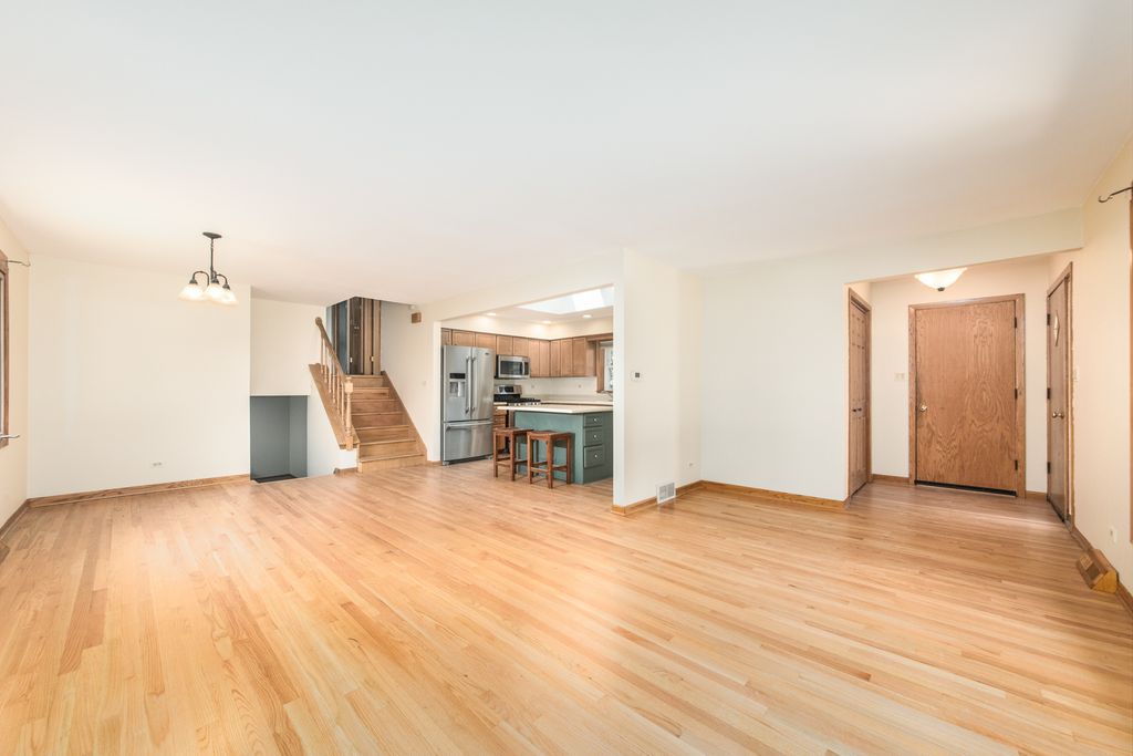 250 Shannon Court, Des Plaines, IL 60016 — photo 4