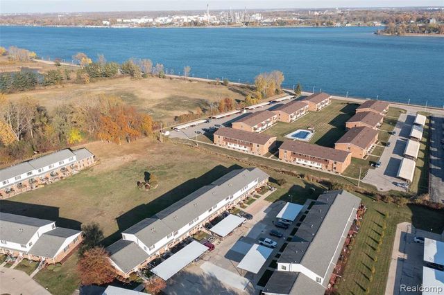 125 Cuttle Road 44, Marysville, MI 48040